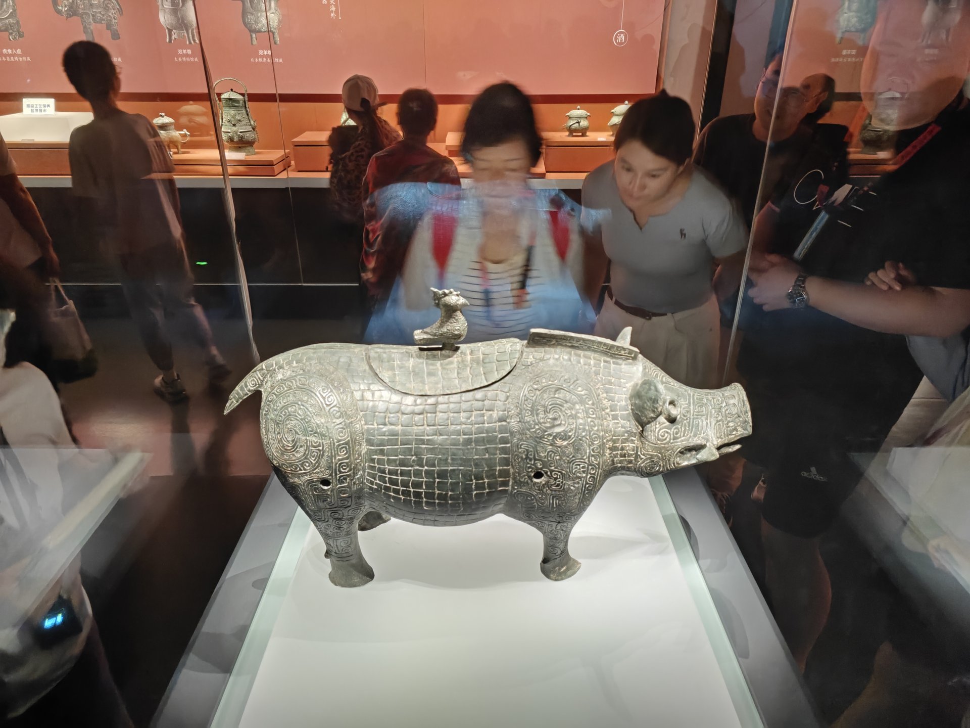 商代豕形铜尊