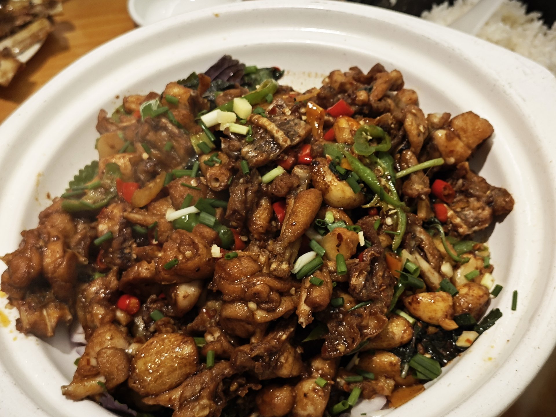 酒店附近土菜馆的青红椒炒土鸡